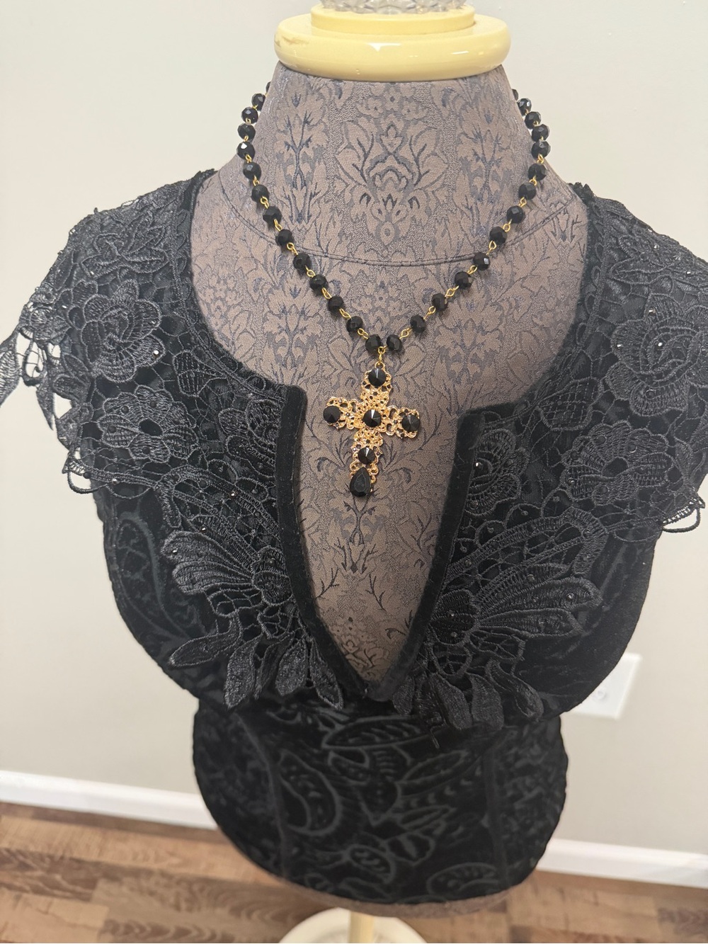 Y2k XOXO Black Lace Velvet Tank Top - Picture 3 of 4